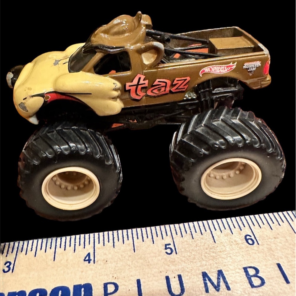 Monster Jam Taz 1:64 size